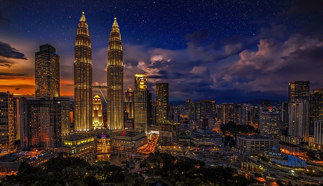 Travailler en Malaisie: Visa, salaires, stage, vie à Kuala Lumpur